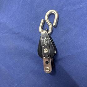 Harken Hr169 Single Bullet Block With Becket And S-hook