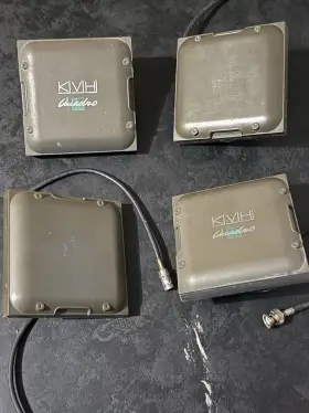02-0737 Kvh Lot Of 4 Quadra Displays Sold As-is. Untested. With Covers