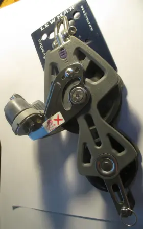 29927239 Lewmar 72 Mm Synchro Fiddle Block - Swivel Becket Cam Cleat New 29927239 Lewmar 72 Mm Synchro Fiddle Block - Swivel Becket Cam Cleat New