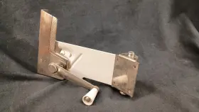 8260 Swing Away Vintage Metal Wall Mount Crank-style Can Opener 8260 Swing Away Vintage Metal Wall Mount Crank-style Can Opener