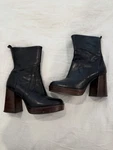 Used Women Steve Madden Edson Platform Ankle Boots (EDSO01S1); Black; Size 7M Pre-owned. Price: $50.00.